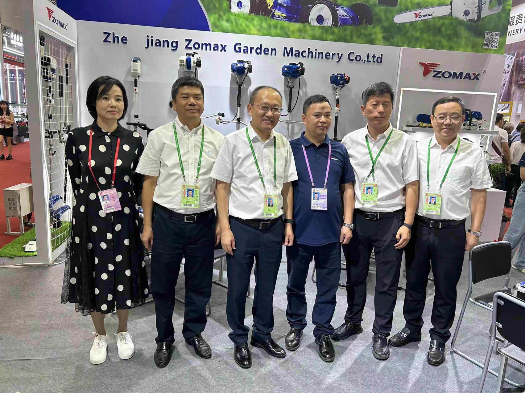 Take Photos with Government Officials